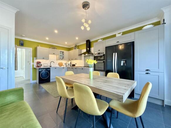 Dining Area.JPG
