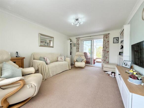 Lounge Towards Conservatory.JPG