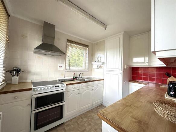 17 windmill court kitchen.jpeg