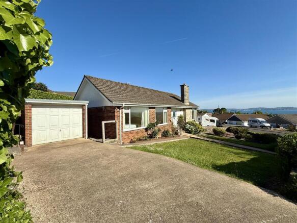 Driveway & Garage.JPG