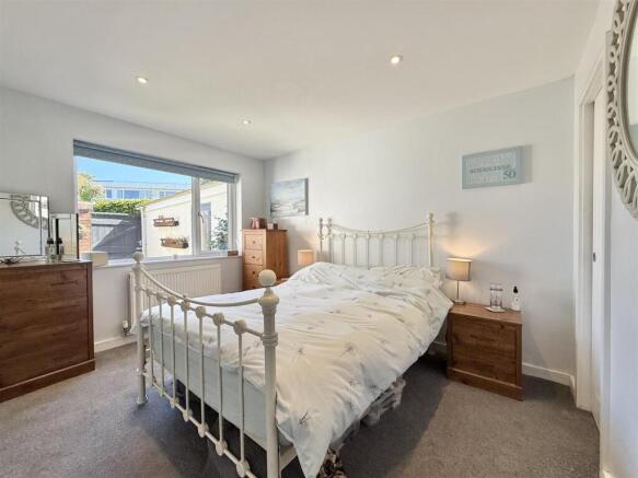 Bedroom 1.jpg