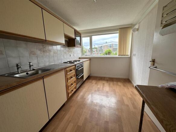 17a Lands court kitchen.jpeg