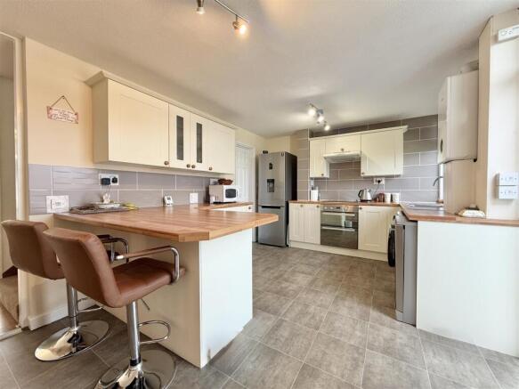Kitchen & Breakfast Bar.JPG