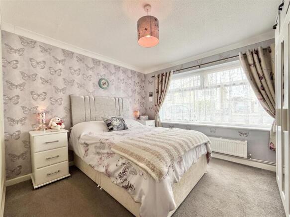 Bedroom 1.jpg