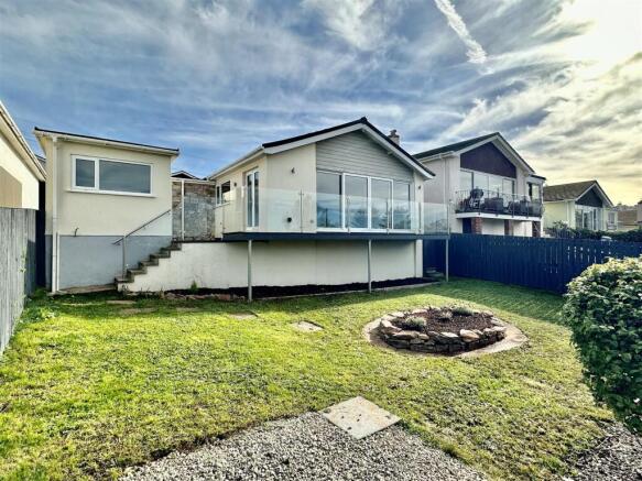 19 Wall Park Close Garden a.jpeg