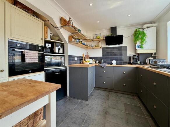 Kitchen.JPG