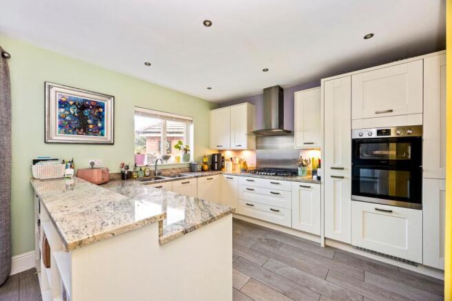 Kitchen/ Dining Area