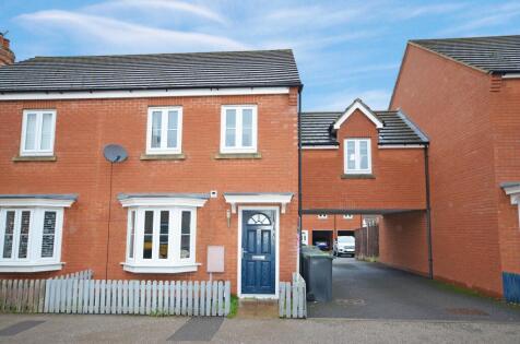 Henrys Court, Raunds