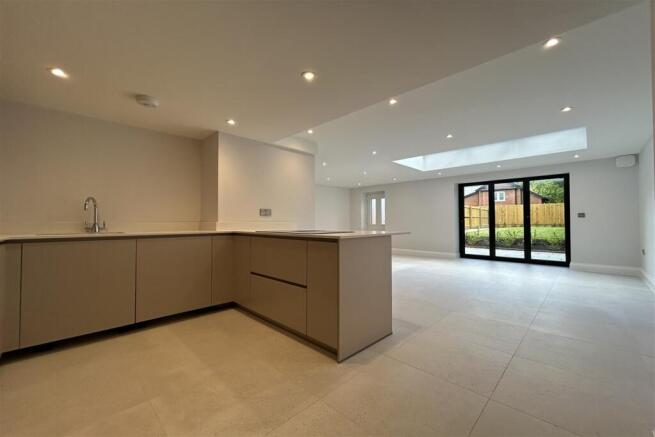 Open Kitchen/Dining/