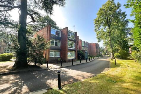 Moss Manor, The Avenue, Sale