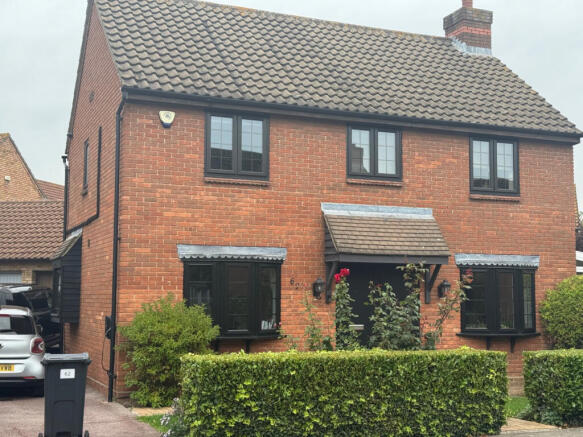 3 bed detached house to rent Peel Place, Clayhall