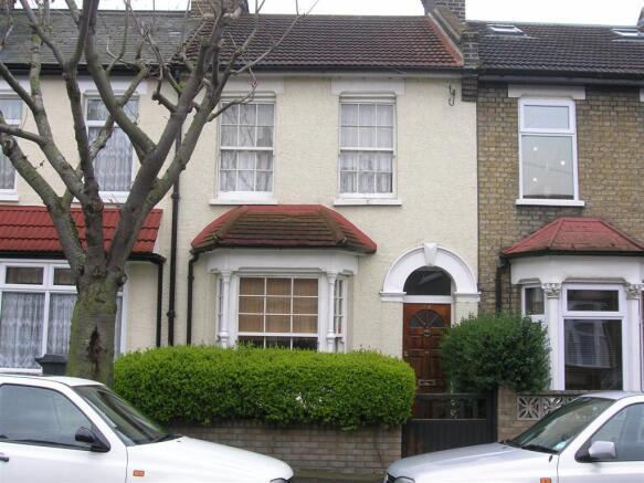 2 bed terraced to rent Hecham Close, London E17