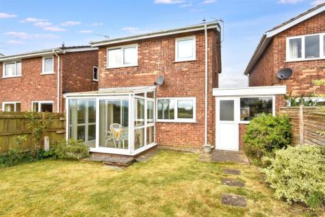 Finch Hatton Drive, Gretton, NN17 3DQ