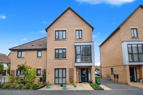 Wychewood Close, Little Stanion, NN18 8GX