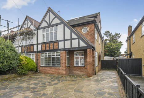 Columbia Avenue, Worcester Park, KT4