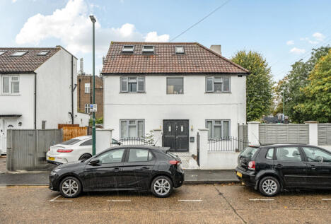 Beverley Gardens, Worcester Park, KT4