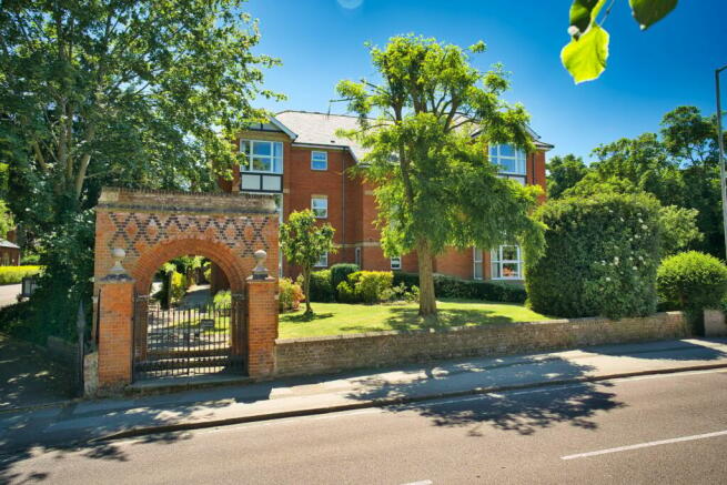 7 Harrison Court front outside view