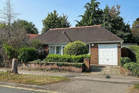 Woodlands Parkway, Timperley