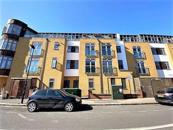 4 bedroom detached house to rent in Stratford E15, E15