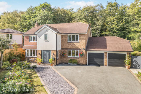 Bradfield Close, Woodland Glade, Bradley, Huddersfield, West Yorkshire, HD2