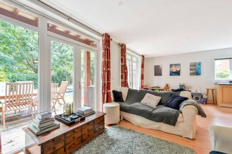 Duchess of Kent Close, Guildford, GU2