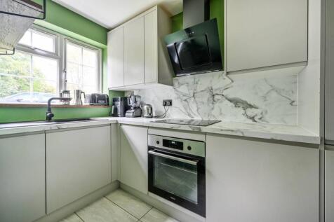 Worplesdon Road, Guildford, GU3