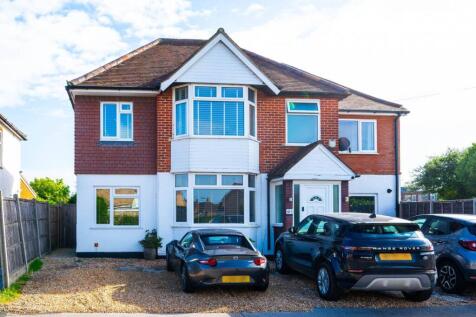 Highclere Road, Knaphill, Woking, GU21