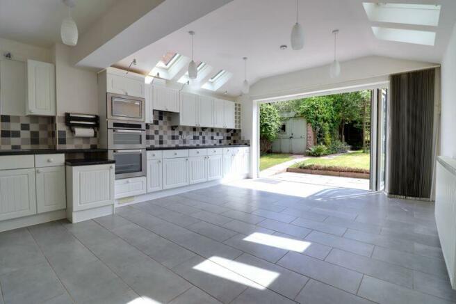 Kitchen/ Dining Room