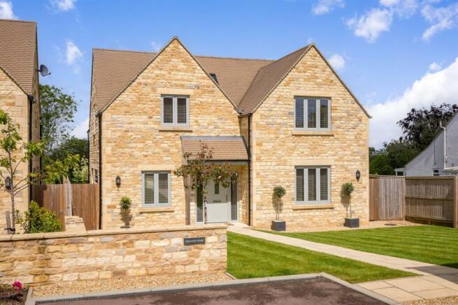 3 - Oakwood House - GL54 4NQ - Web.jpg