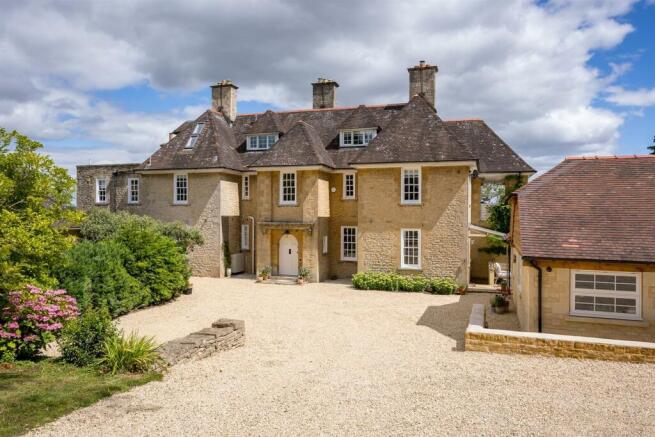 7 - Overbutterrow House - GL5 5BP - Web.jpg