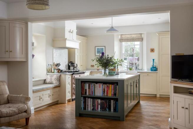 11 - Overbutterrow House - GL5 5BP - Web.jpg