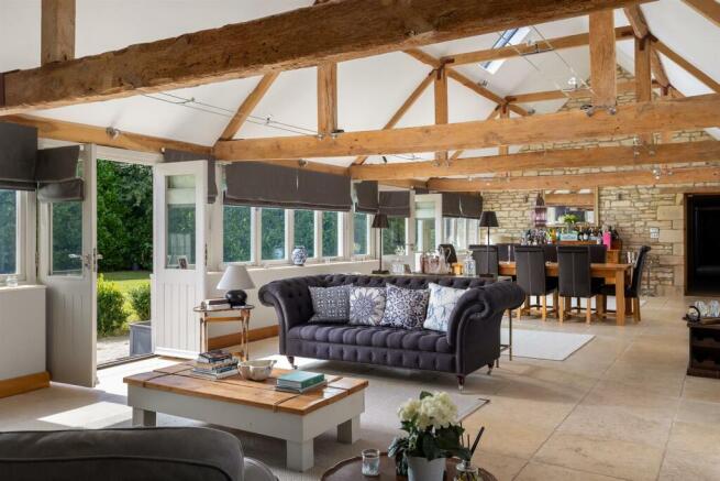 40 - Long Barn - GL54 3QY - Web.jpg