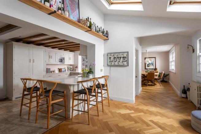 14 - Tynings House - GL51 4XF - Web.jpg