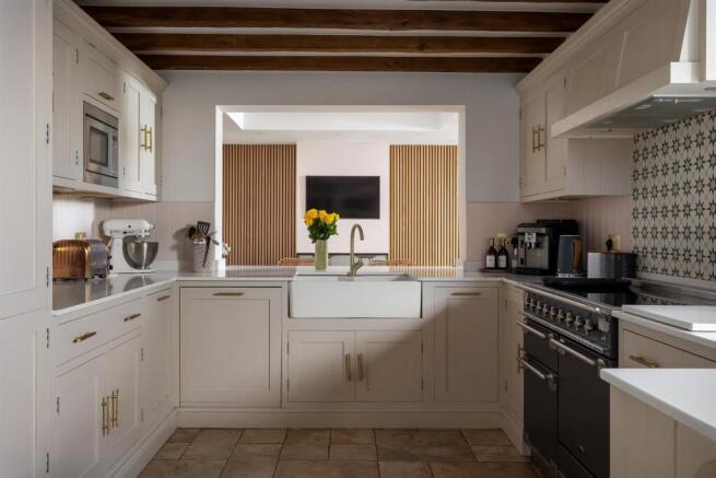 19 - Tynings House - GL51 4XF - Web.jpg