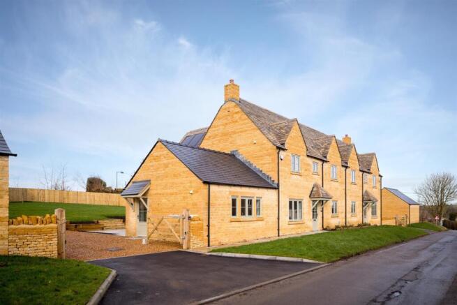 10 - Chaddesworth House - GL54 4NE - Web.jpg