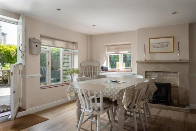 18 - Kates Cottage - GL54 3HE - Web - v2.jpg