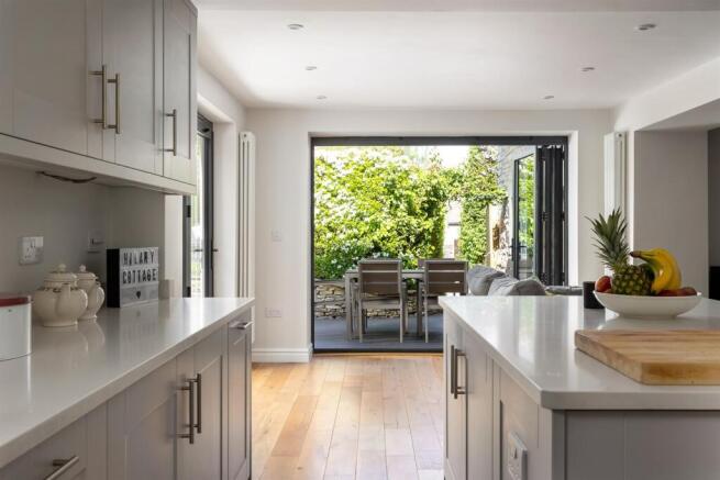 30 - Hilary Cottage - GL7 4HT - Web.jpg