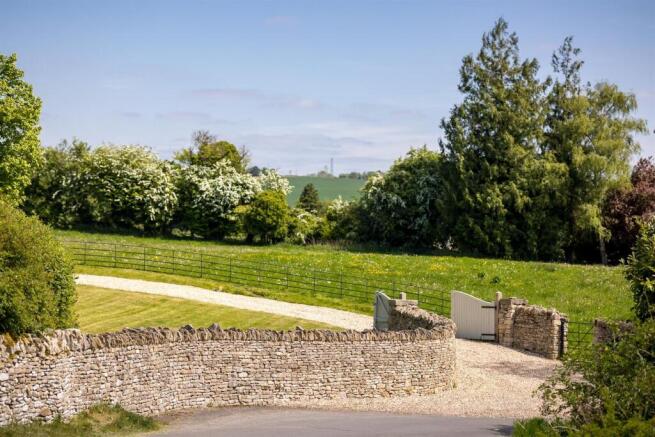 98 - Dowmans Farmhouse - GL53 9QY - Web.jpg