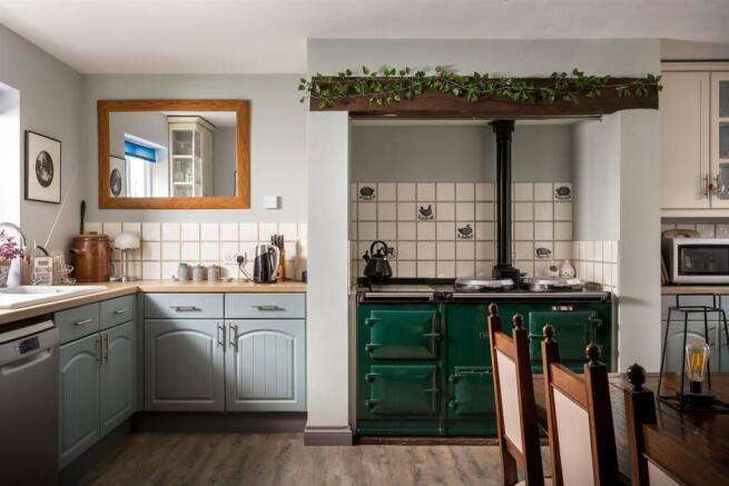 34 - Coachmans Cottage - GL54 4AL - Web.jpg