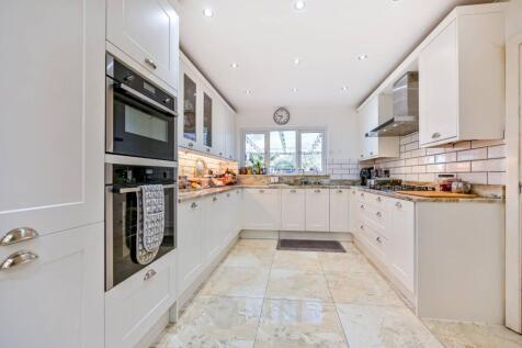 Bath Road, Hounslow, TW3