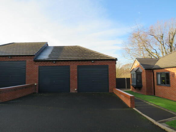 Garage (right)