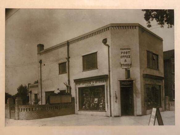 Old Picture of 41 Pier Avenue