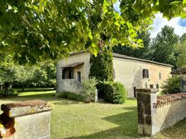 Photo of Poitou-Charentes, Charente, Aubeterre-sur-Dronne