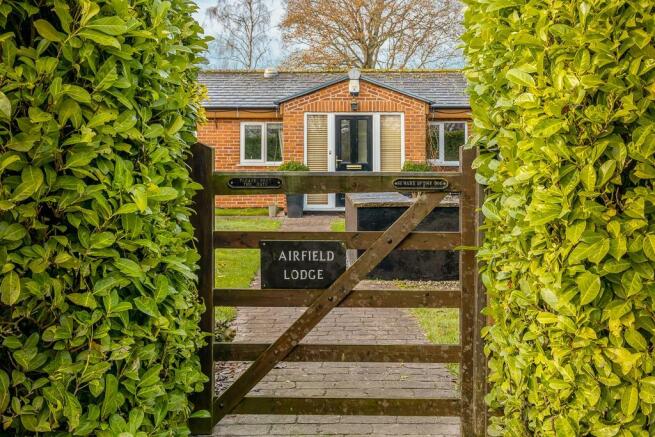 Airfield Lodge (Wigsley)-9.jpg