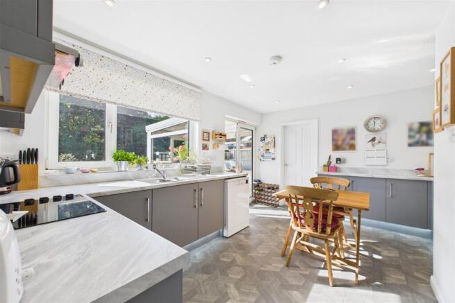 Kitchen Dienr