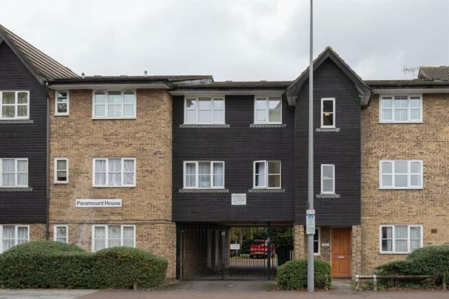 High Road, E11