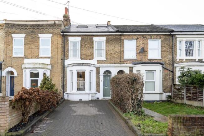 Lytton Road, E11