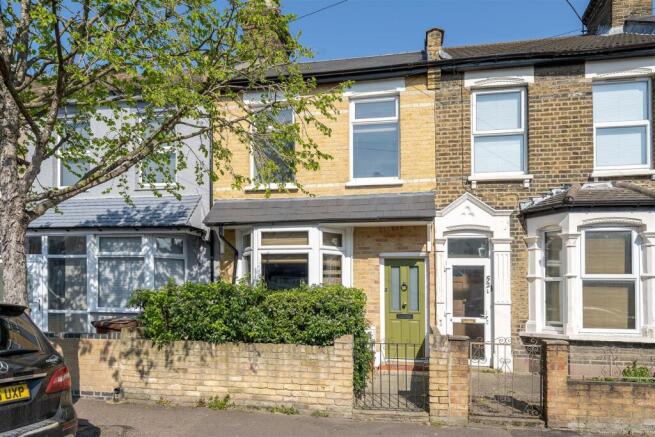 Selby Road, E11