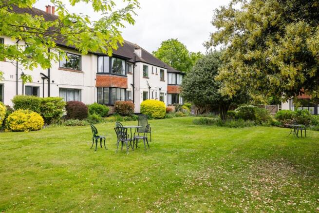 Forest Court E11