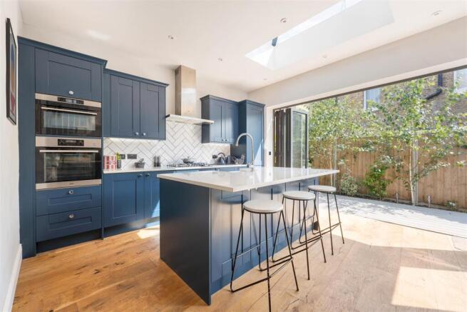 Cavendish Drive, E11